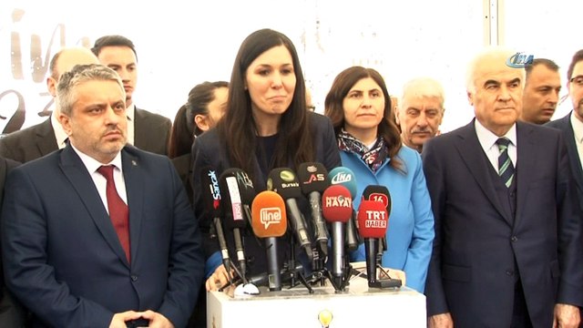 AK Parti Genel Başkan Yardımcısı Karaarslan, 'Şehrim 2023' otobüsünde vatandaşlarla buluştu