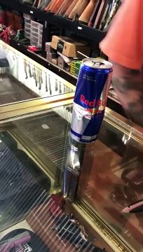Il trouve une petite souris morte dans sa canette Red Bull !