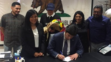 下载视频: California appoints first undocumented immigrant to statewide post