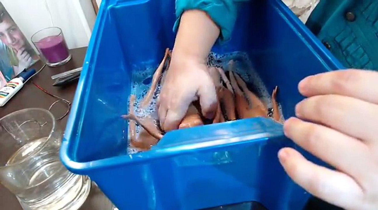 Como lavar y reparar las barbies que tengamos usadas como nuevas Video 74