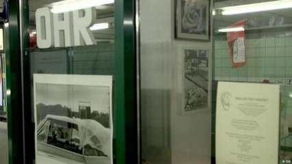 ألماني يفتح محلاً يُعِير فيه أذنه للناس في هامبورغ