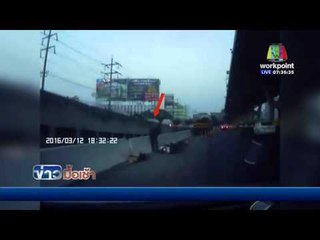 อุทาหรณ์! ถนนบางนา-ตราด จยย. สะบัดคนนั่งตก  l ข่าวมื้อเช้า l 15 มี.ค.  59