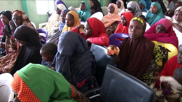 Nigeria: Buhari rencontre les parents des écolières enlevées