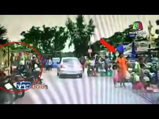 โจรย่องขโมย จยย. ไปต่อหน้า l ข่าวมื้อเช้า l 17 มี.ค. 59