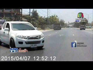 โชเฟอร์สิบล้อมีสติ หักหลบกระบะทัน l ข่าวมื้อเช้า l 20 เม.ษ. 59