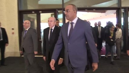 Fransa İçişleri Bakanı Gerard Collomb Cezayir'de