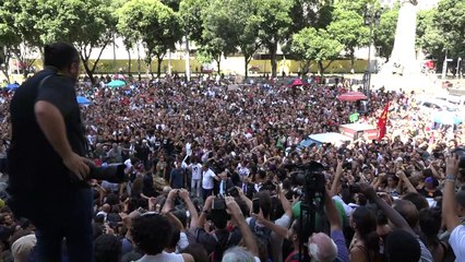 Miles de brasileños indignados por asesinato de concejal en Rio