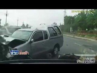 ชนสนั่นหน้าโรงเรียนปลวกแดงเจ็บ 4 สาหัส 2 ราย l ข่าวมื้อเช้า l 8 ก.ค.59