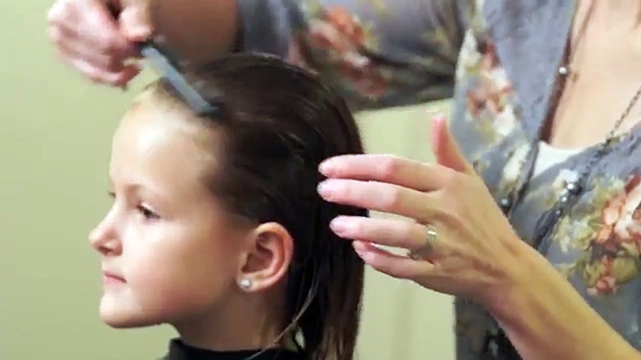 How to do a Bob Cut // Short Hair Tutorial // Girls Haircuts