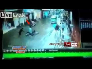 ปากีสถาน น้ำท่วมเกิดไฟฟ้าช็อต ดับ 3 ศพ l ข่าวเปรี้ยงเที่ยงตรง l 25 ก.ค.59