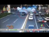 รถยนต์ระเบิดสนั่น ขณะขับกลางสี่แยกในจีน | ข่าวเปรี้ยงเที่ยงตรง | 16 ก.ย. 59