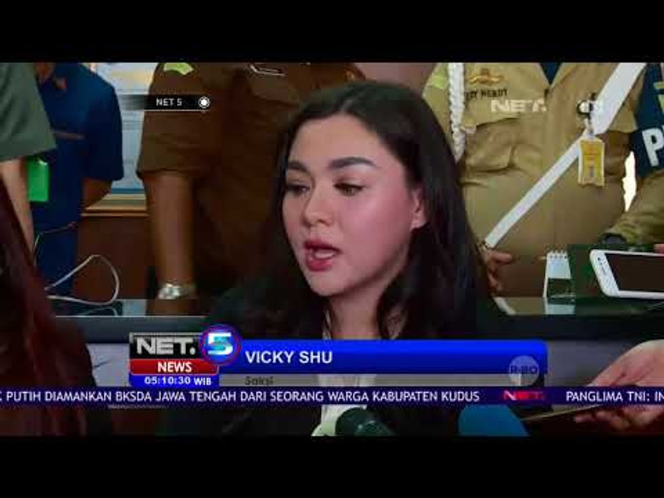 Artis Vicky Shu Jadi Saksi di Kasus Persidangan First Travel - NET 5