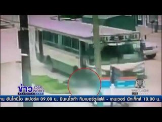 จยย แซงรถเมล์พลาดหัวโหม่งรถคันหน้า  l ข่าวเวิร์คพอยท์ (เช้า) l 28 ธ.ค.59