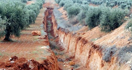 Afrin Halkı Teröristlerin Engellerini Elleri ile Aşıyor