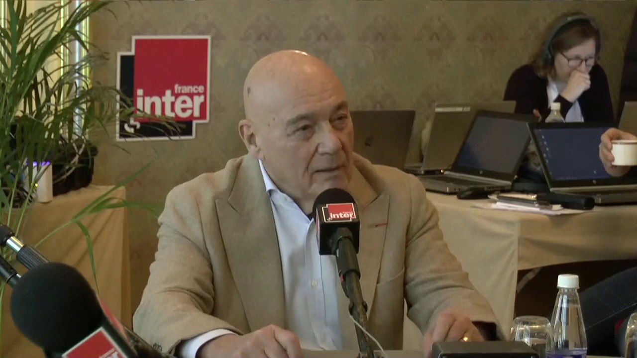 Vladimir Pozner : "Une majorité de Russes croit que cela fait partie d'un dessein anti-Russe poursuivi par l'occident depuis des années"