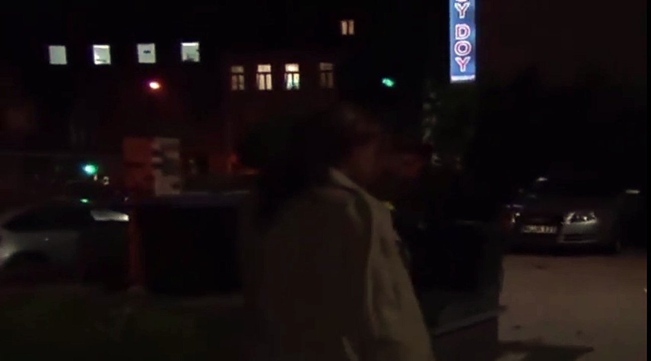 Chico schüttet Holly sein Herz aus, doch sie.. .mp4 - Lustige Videos