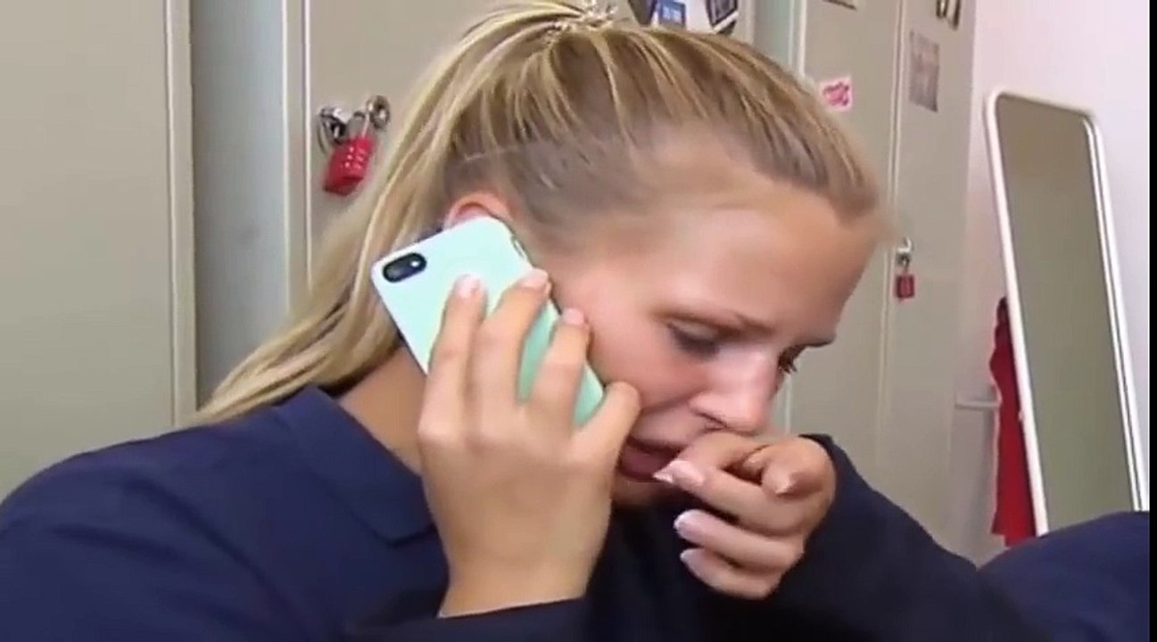 Der Chef tröstet Jule...mp4 - Lustige Videos