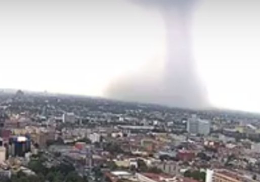 Thunderstorm Causes Sudden Downburst in Mexico City