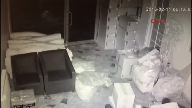Güvenlik Kamerasındaki Sürünen Hırsızlar Açığa Alınan İki Polis Çıktı