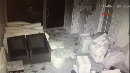 Güvenlik Kamerasındaki Sürünen Hırsızlar Açığa Alınan İki Polis Çıktı