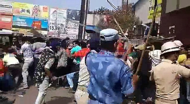 VIDEO: पटना में दरोगा पेपर लीक मामले में प्रदर्शन कर रहे छात्रों पर चला पुलिस का डंडा