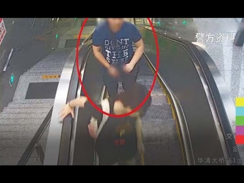 คลิปโรคจิตเดินพ่นน้ำอสุจิใส่หญิงสาว ที่เมืองอู๋...