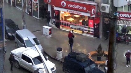 Hakkari’de kısa süreli dolu yağışı etkili oldu