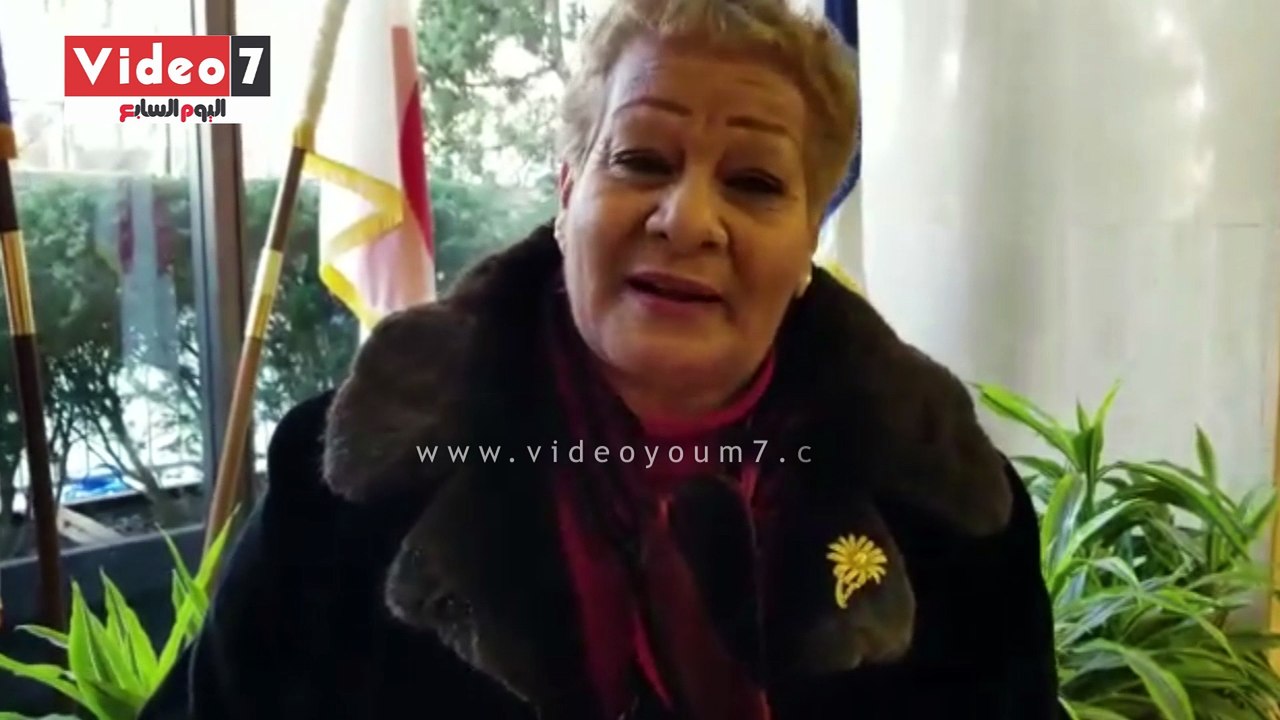 سيدة مسنه تقطع مسافة 4 ساعات للمشاركة في الانتخابات الرئاسية بنيوريوك"