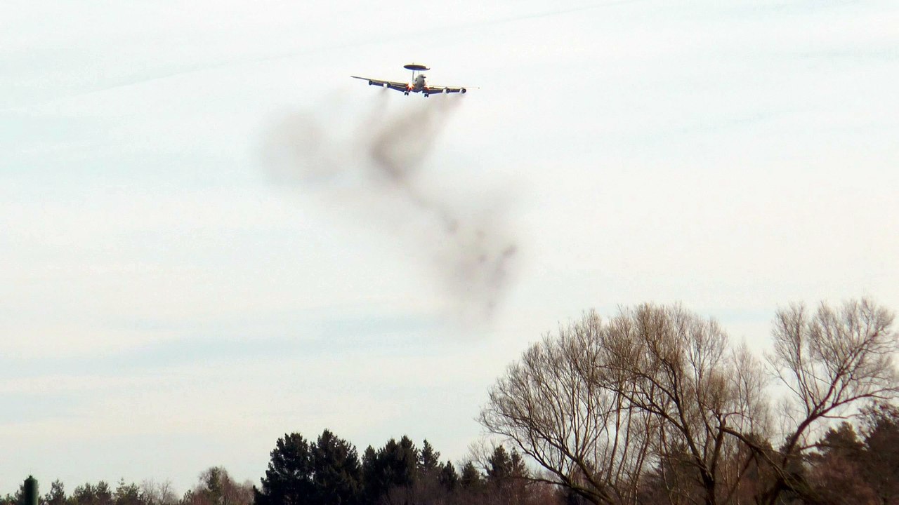 AWACS E-3A 'T&G practice flight with one engine failure' at ETSI-Manching Air Force Base (1080 / 50P) 25.01.2018
