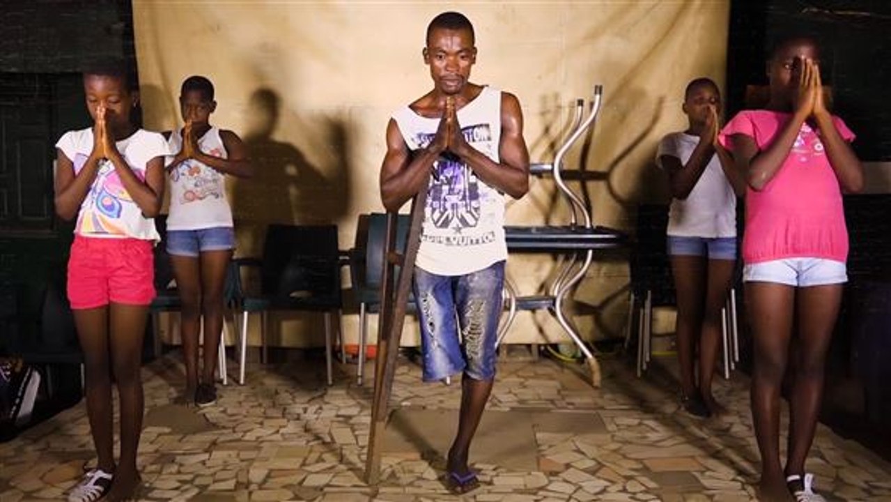 Er groovt das leben: der einbeinige tanzlehrer