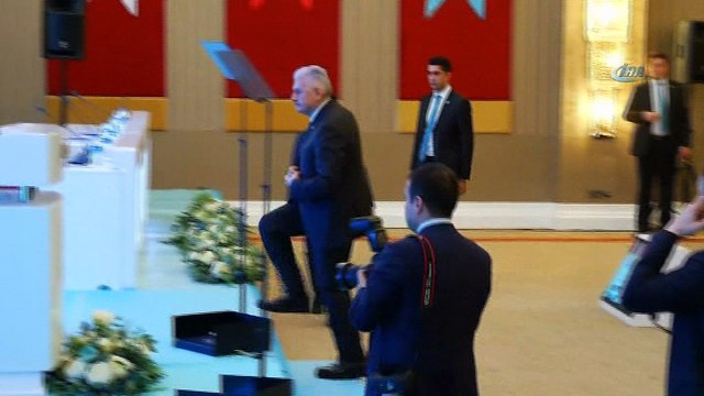 Başbakan Yıldırım: 'Üzülerek söylemek isterim ki bazı tartışmalar, gözümüzün ışığı gibi korumamız gereken bu teşkilata da gölge düşürüyor. Tartışmalar, hakikatın bulunmasına hizmet ettiği zaman hiçbir sorun y
