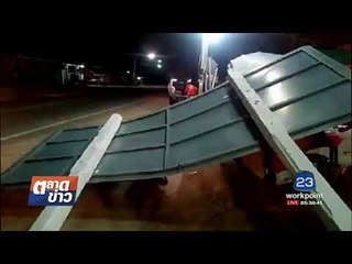 ระทึก! ป้ายบอกทางล้มทับร้านค้าเสียหาย l ตลาดข่าว l 29 ก.ย. 60