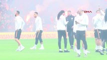 Galatasaray Taraftarı Derbi Öncesi Son İdman İçin Tt Stadyumu'nda - 2 Hd