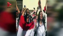 النائبة غادة عجمي تشارك المصريات احتفالهن أمام السفارة بدبي