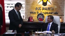 Eski Başbakan Davutoğlu: ''Aklınızı kimseye vermeyin' - VAN