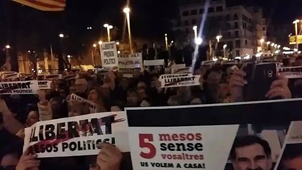 Concentració pels cinc mesos d'empresonament de Sànchez i Cuixart