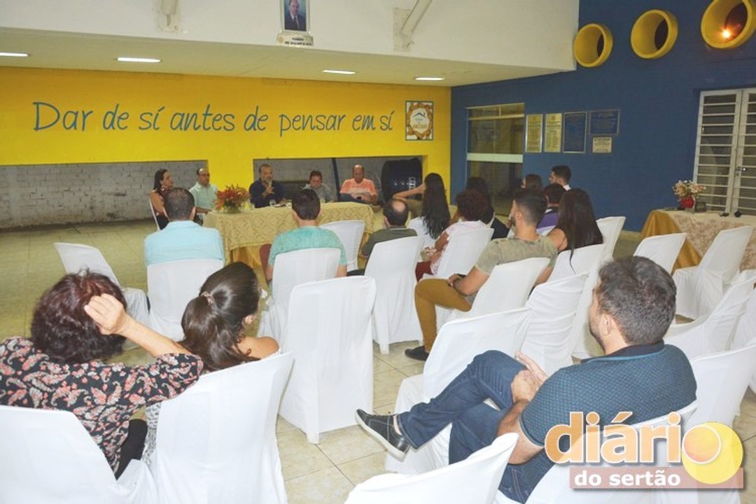 Um ano após enfrentar grave problema de saúde, Gildemar Pontes lança novo livro em Cajazeiras