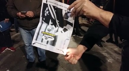 Cremada de fotografies de Felipe VI i de la constitució espanyola a Gràcia