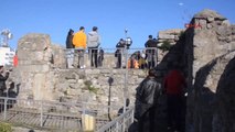 Sinop Kale Sur Duvarına Çıkan Genç Kız İntihar Girişiminde Bulundu