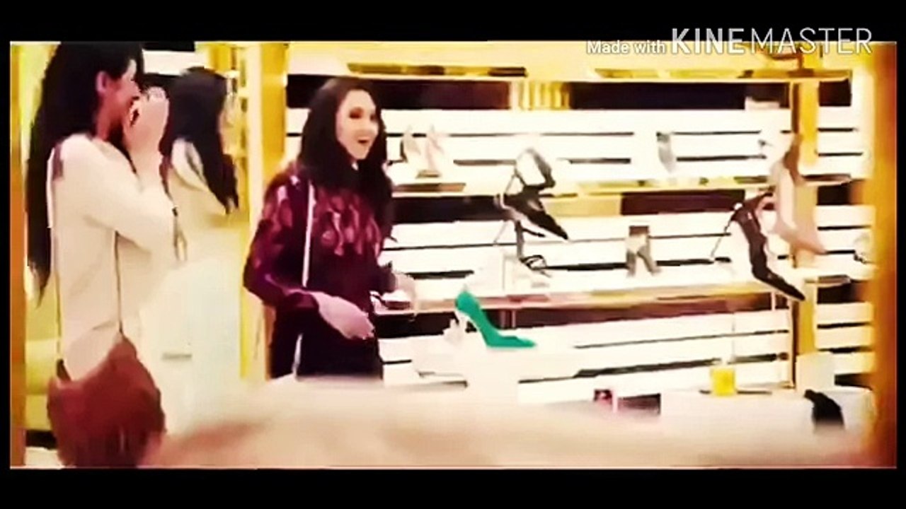 الفرق بين نزول شاروخان ونزول كرستيانو الى الشارع