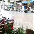 Fiume in piena monsone allagamento monson rain again pattaya thailandia