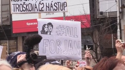 Miles de eslovacos salen a las calles tras asesinato de periodista