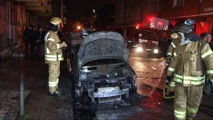 Bahçelievler’de park halindeki 2 araç alev alev yandı