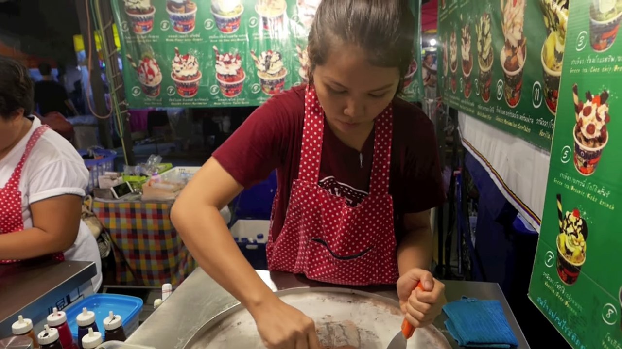 Bangkok Street Food - PERFECT THAI ICE CREAM ROLLS Oreo Chocolate Brownie