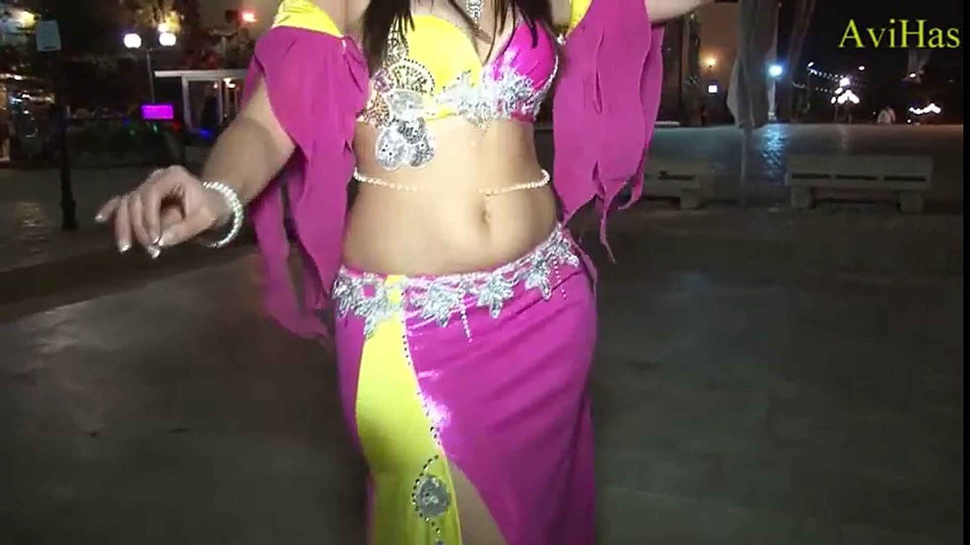 الرقص على الطبلة الشرقي والراقصه هيلا ترقص بالشارع فيديو Dailymotion