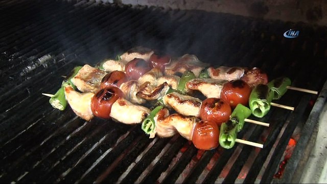 Fenomen balıkçı...Balıkla yaptığı yemeklerin videosunu çekti, fenomen oldu