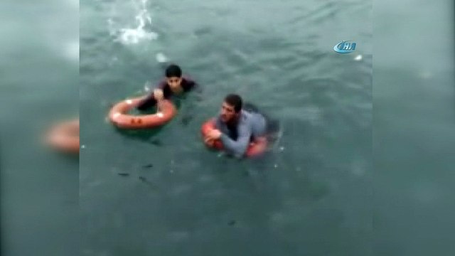 Denizde can pazarı kamerada...Boğulmaktan son anda kurtarıldı