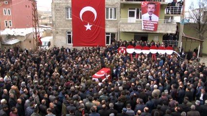 Evinin önünde saldırıya uğrayan güvenlik korucusu toprağa verildi