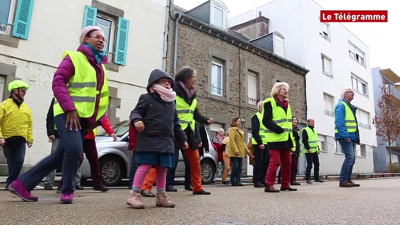 Saint-Brieuc. Un flashmob pour défendre le bureau de poste de Robien !