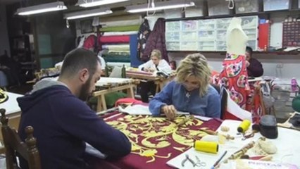 Sevilla conserva la tradición de los talleres de bordado en oro